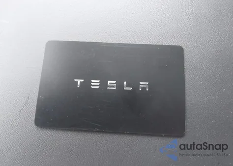 2023 Tesla Model Y Awd/Long Range Dual Motor All-Wheel Drive z USA, uszkodzony, nr VIN 7SAYGDEE6PA145968